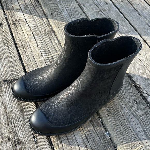 Rain boots - Picture 1 of 6